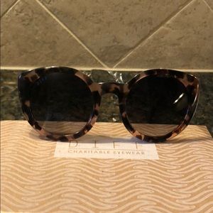 DIFF eye ware sunglasses